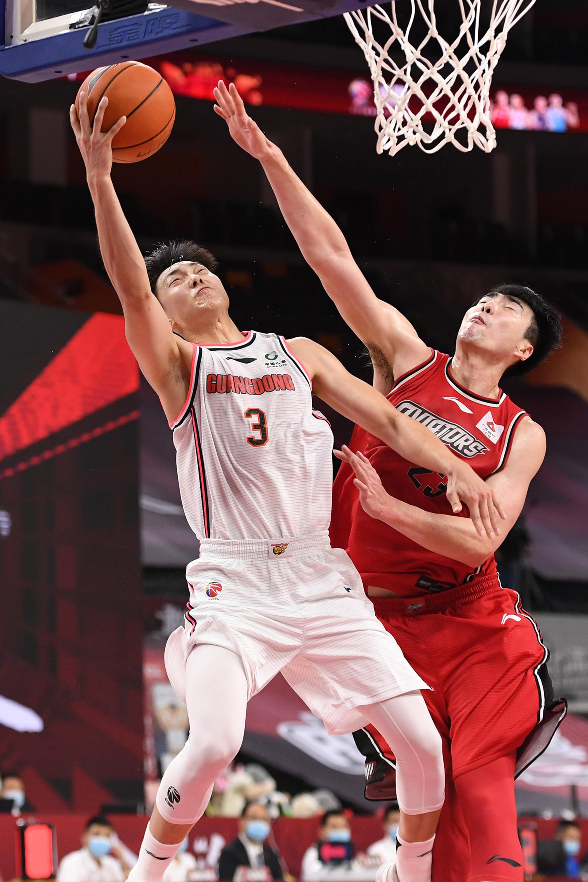 为什么篮球职业球员动作都不花哨,为什么篮球运动员动作都很简单