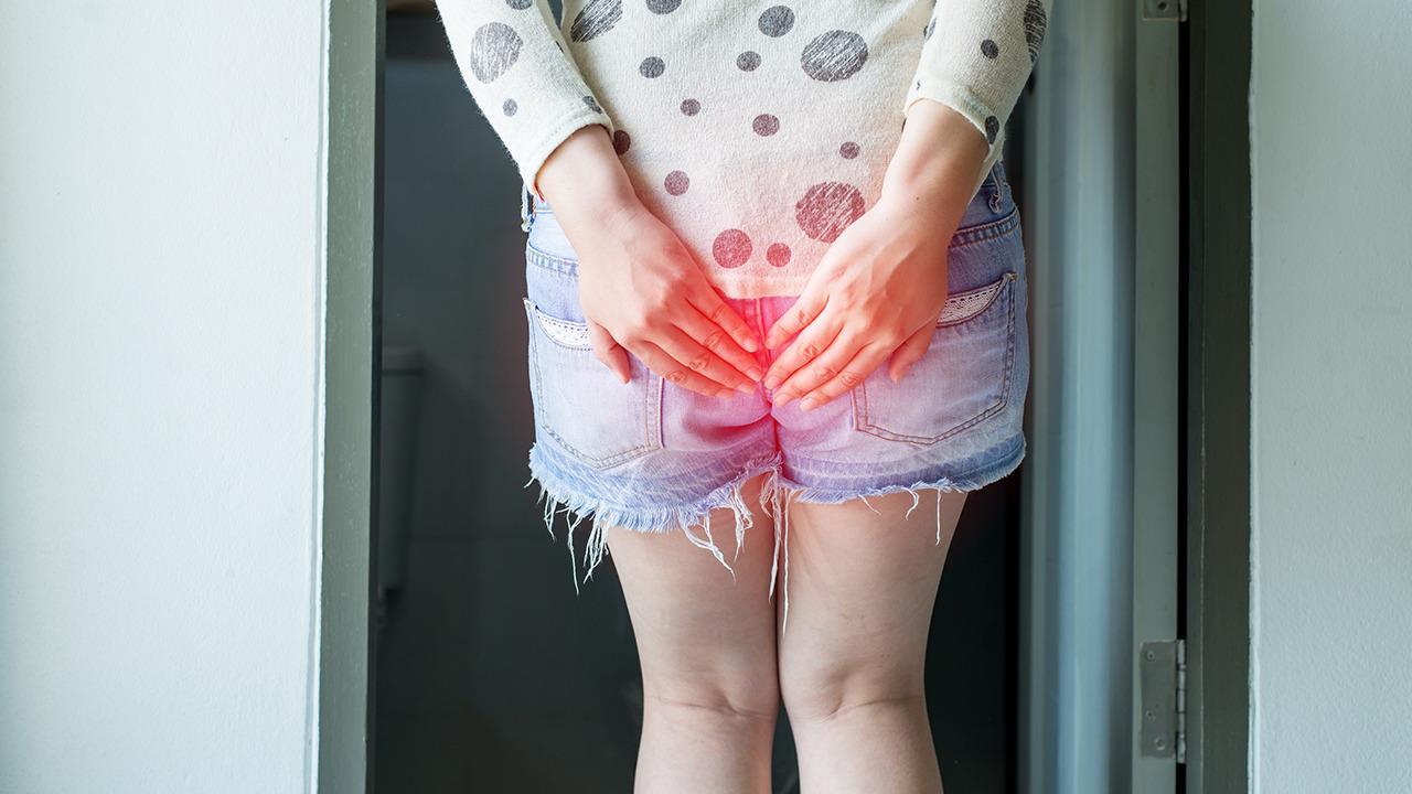 坐骨神经疼严重到无法站立行走,坐骨神经痛的症状的最好治疗方法