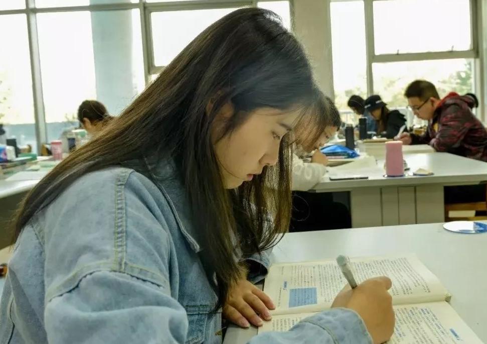 专科最好就业而且工资高的专业,专科就业前景好还容易学的专业