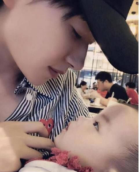 ​建议皮肤“坑洼”的女生，多在这件事花功夫，脸上净爽还更嫩了