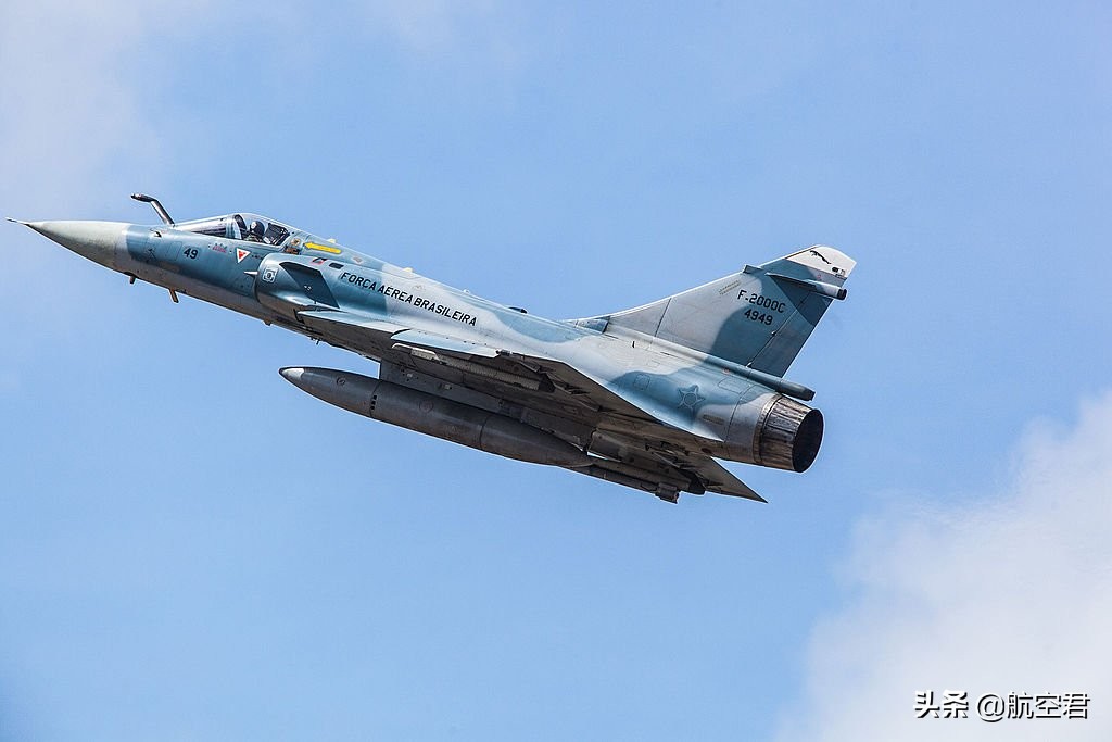 一批战斗机价格不如一位球星，在世界第一足球强国巴西成真事