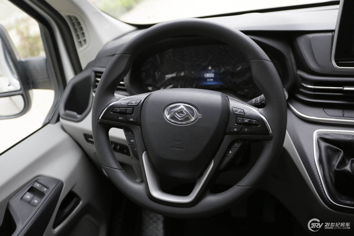 25万大通v90七座,大通v90自动挡5.95米长轴高顶房车