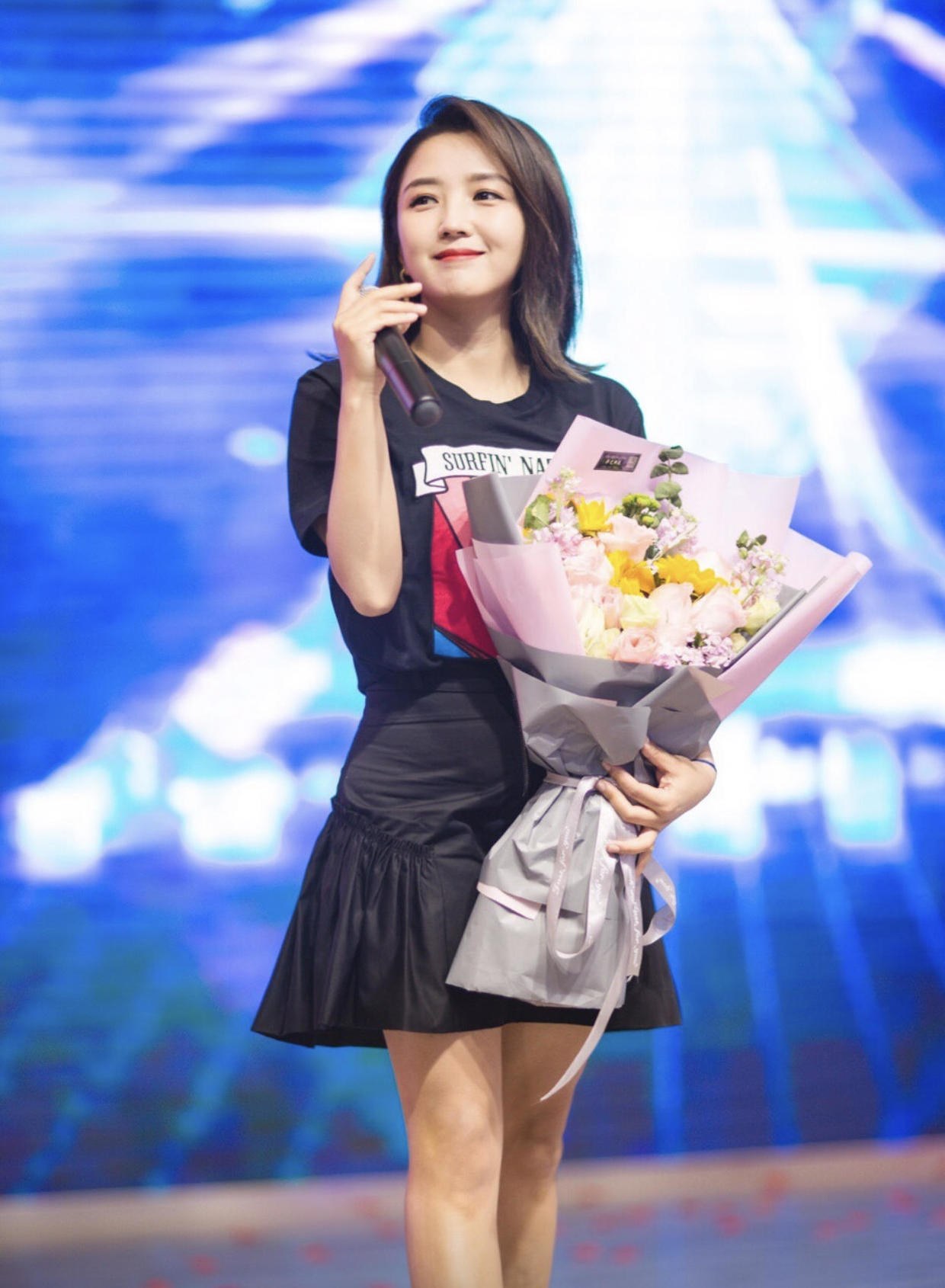 何洁终于减肥了图片,何洁化妆瘦了穿一身黑裙