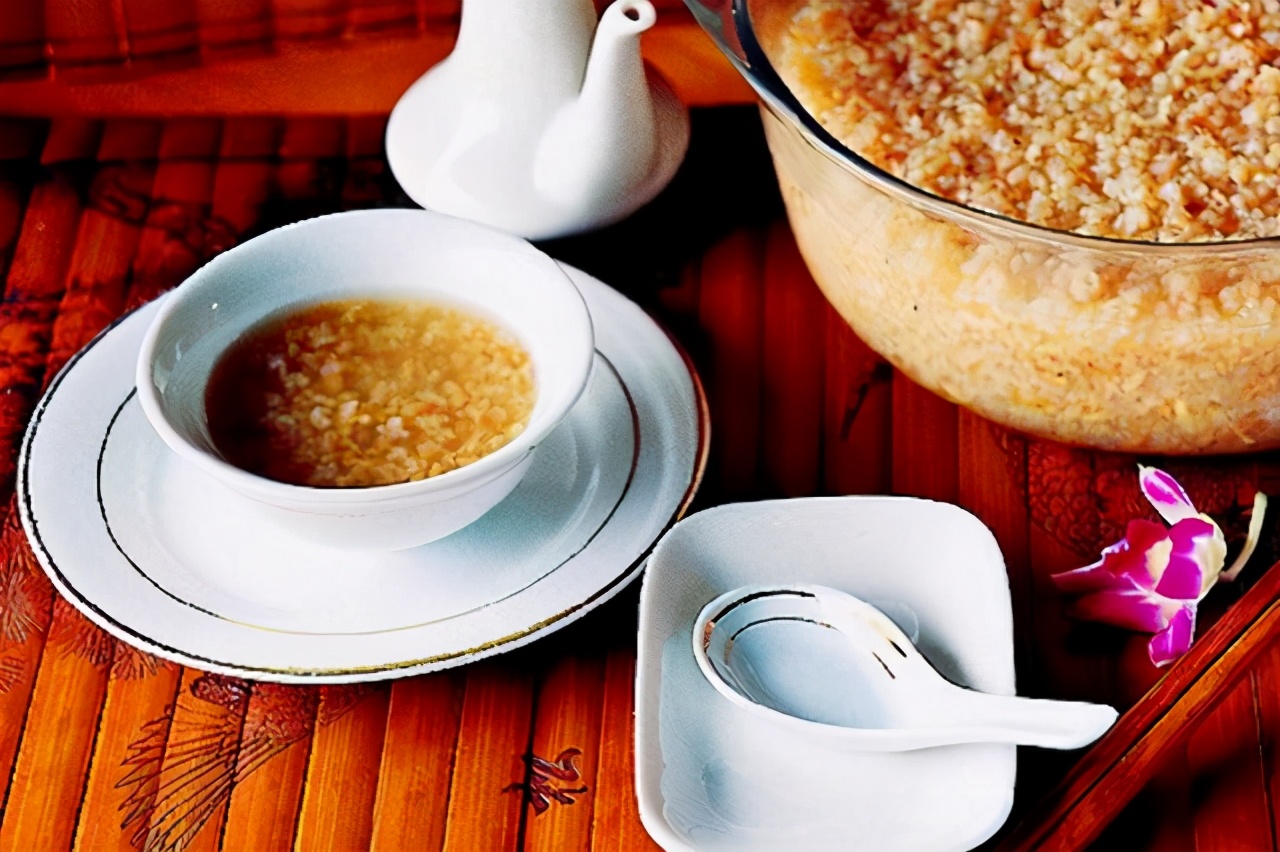 孩子老追着喂饭,孩子不爱吃饭追着孩子喂饭