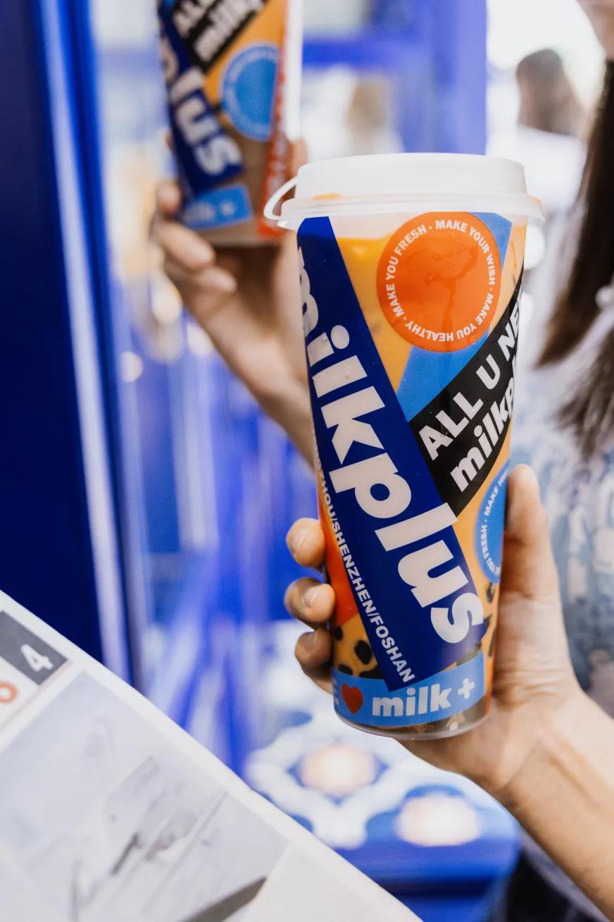 milk+总店终于回归,电光蓝「水桶泰奶」上线