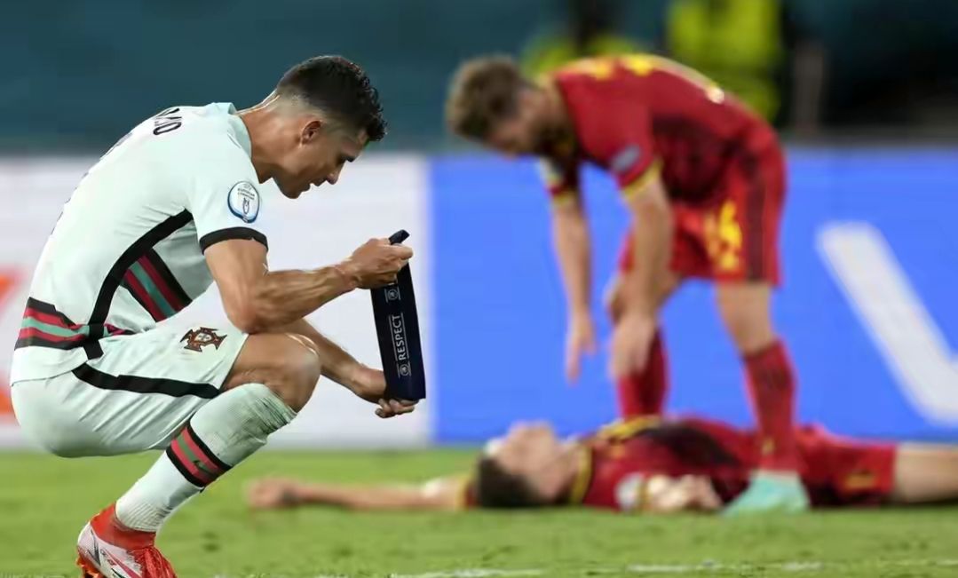 c罗落寞离场,c罗落寞离场图片