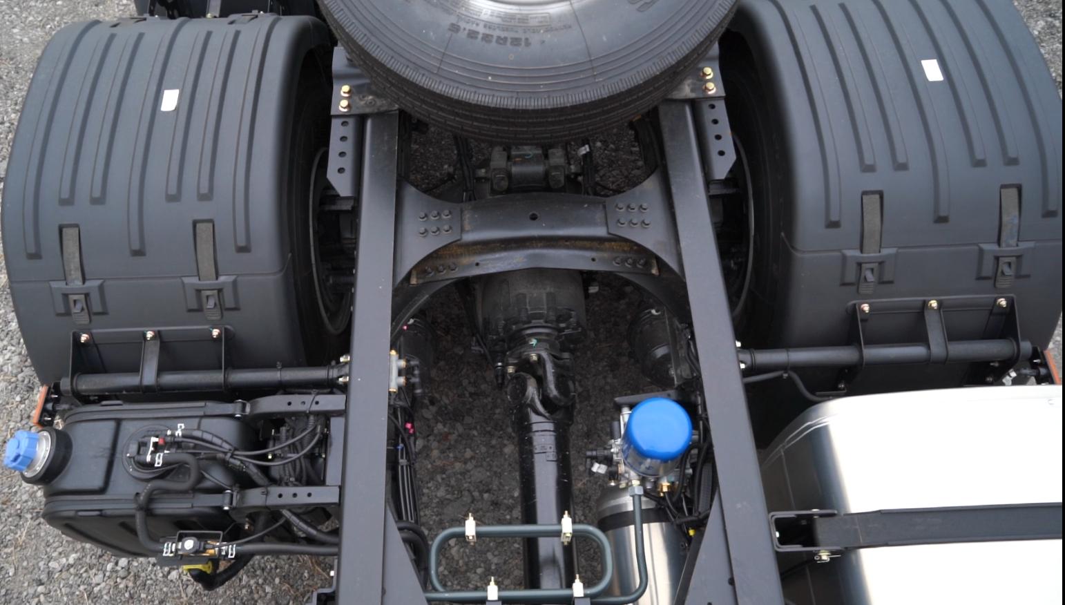 东风天龙玉柴480lng牵引车,东风天龙玉柴cng发动机