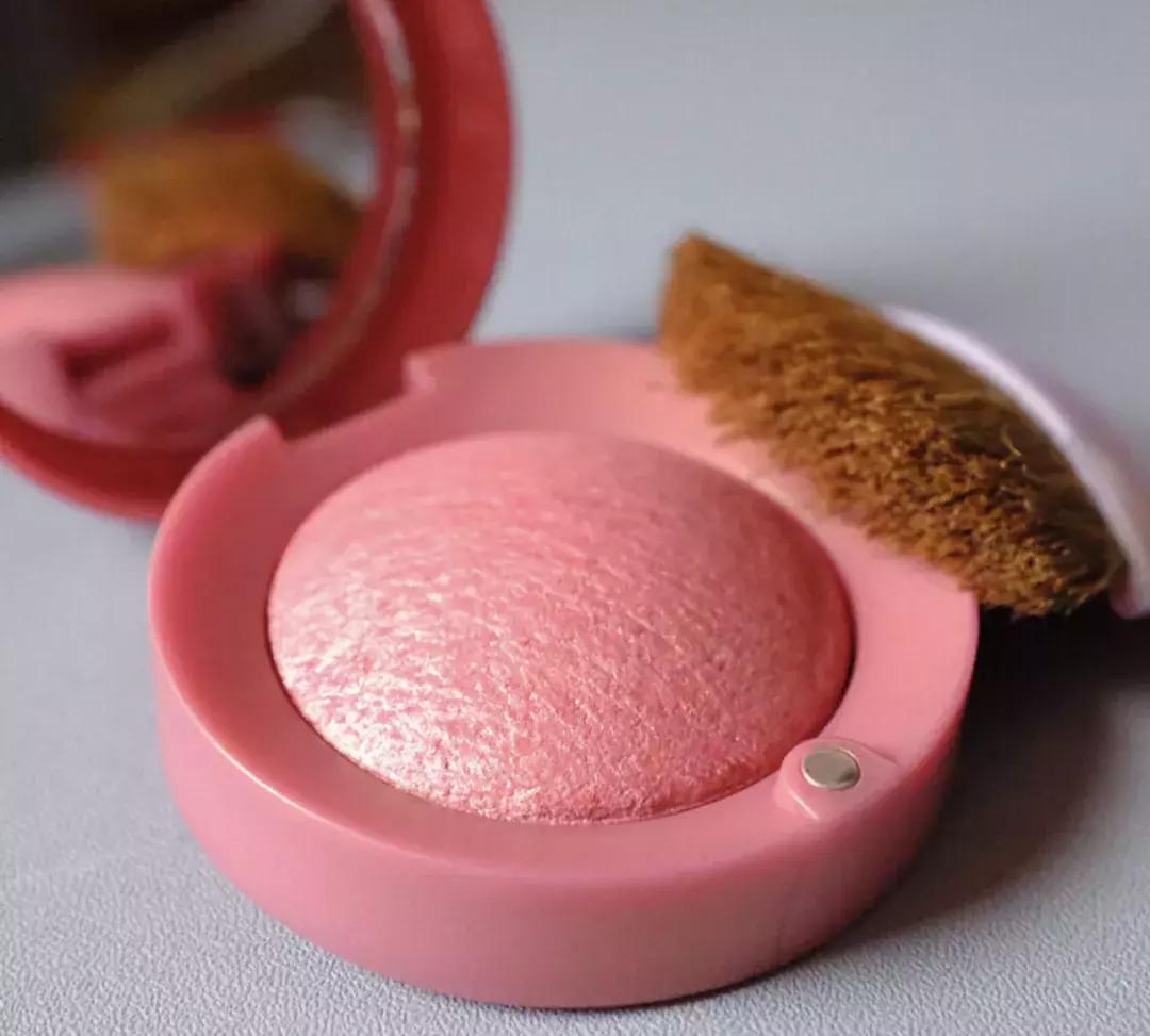 你用过的化妆品居然有百年历史，100年前睫毛膏竟然是渣男最爱？