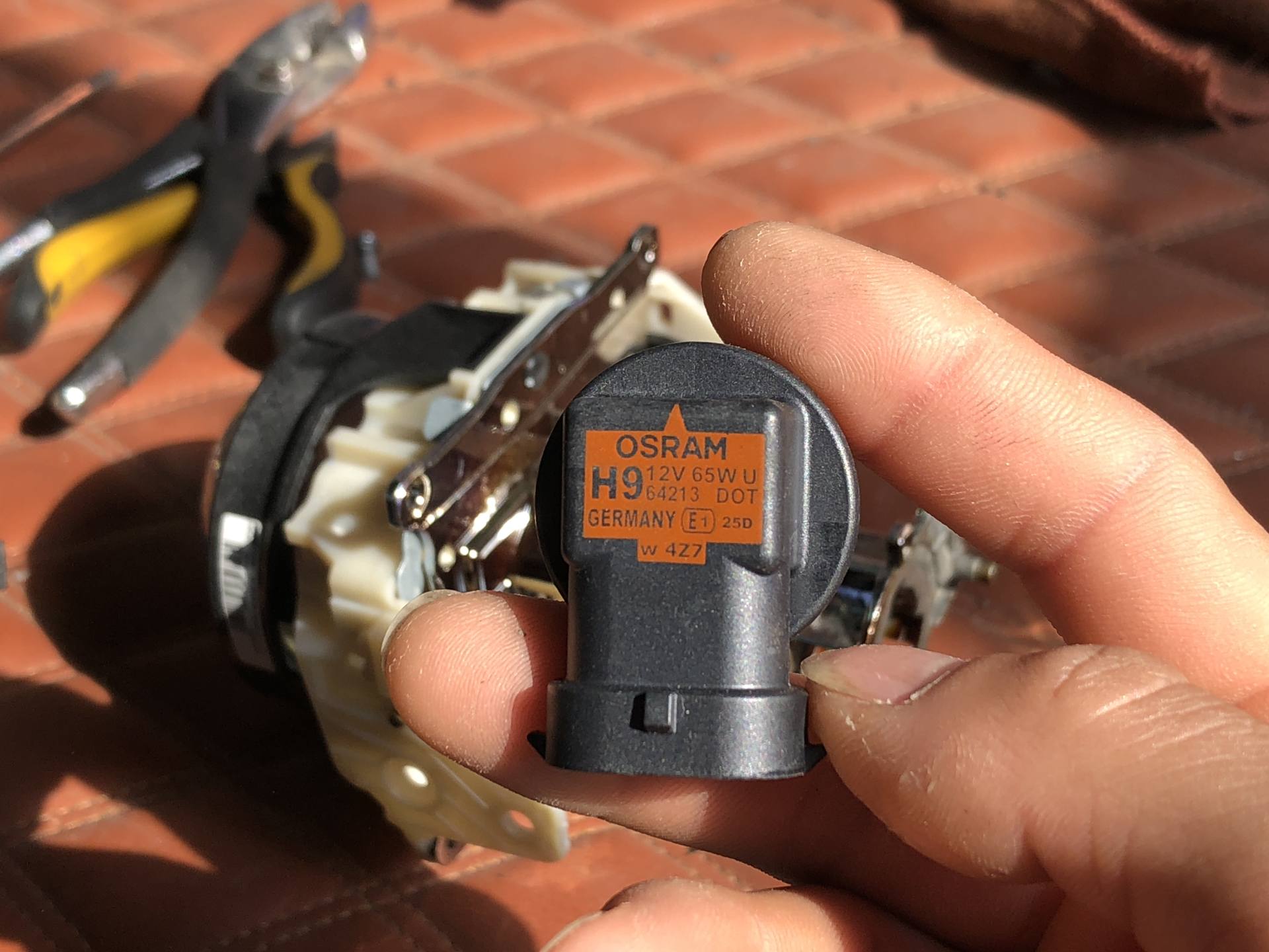 指南者改装自动大灯教程,指南者怎样自己更换车灯