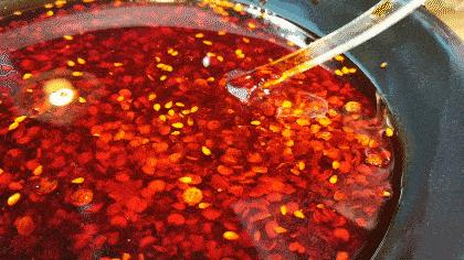 川娃子红油制作过程,正宗川式红油正规做法操作流程