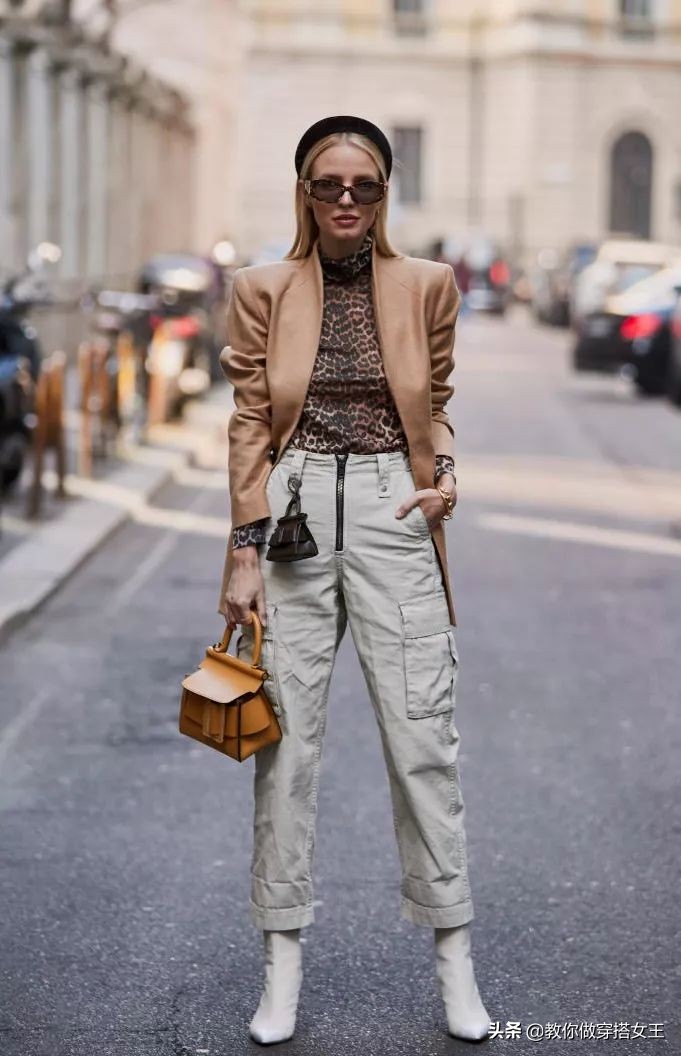 2020最潮搭配少不了这一条工装裤,初秋工装裤搭什么上衣