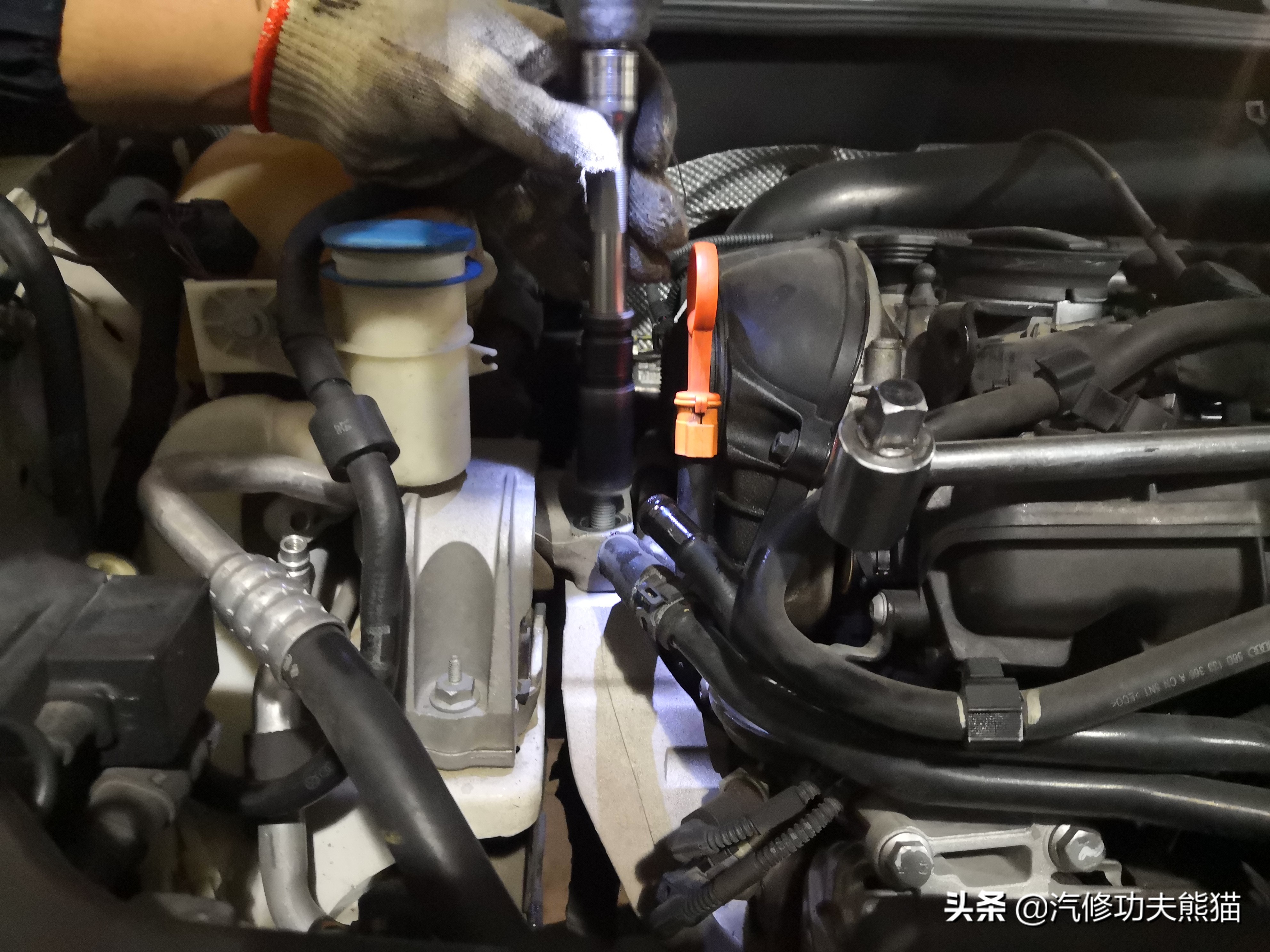 dsg双离合起步抖动有异响,大众帕萨特3.0v6发动机烧机油