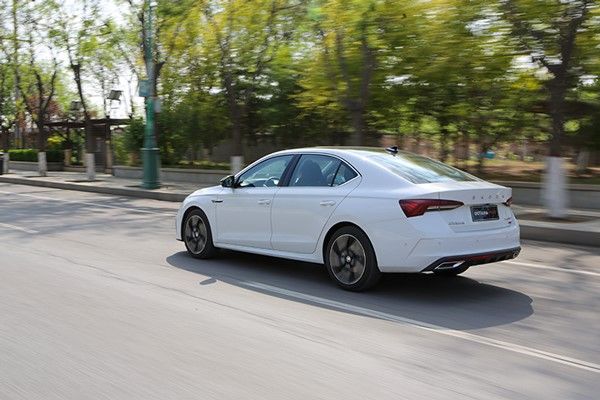 明锐pro底盘和亚洲狮底盘,比亚洲狮性价比高的车