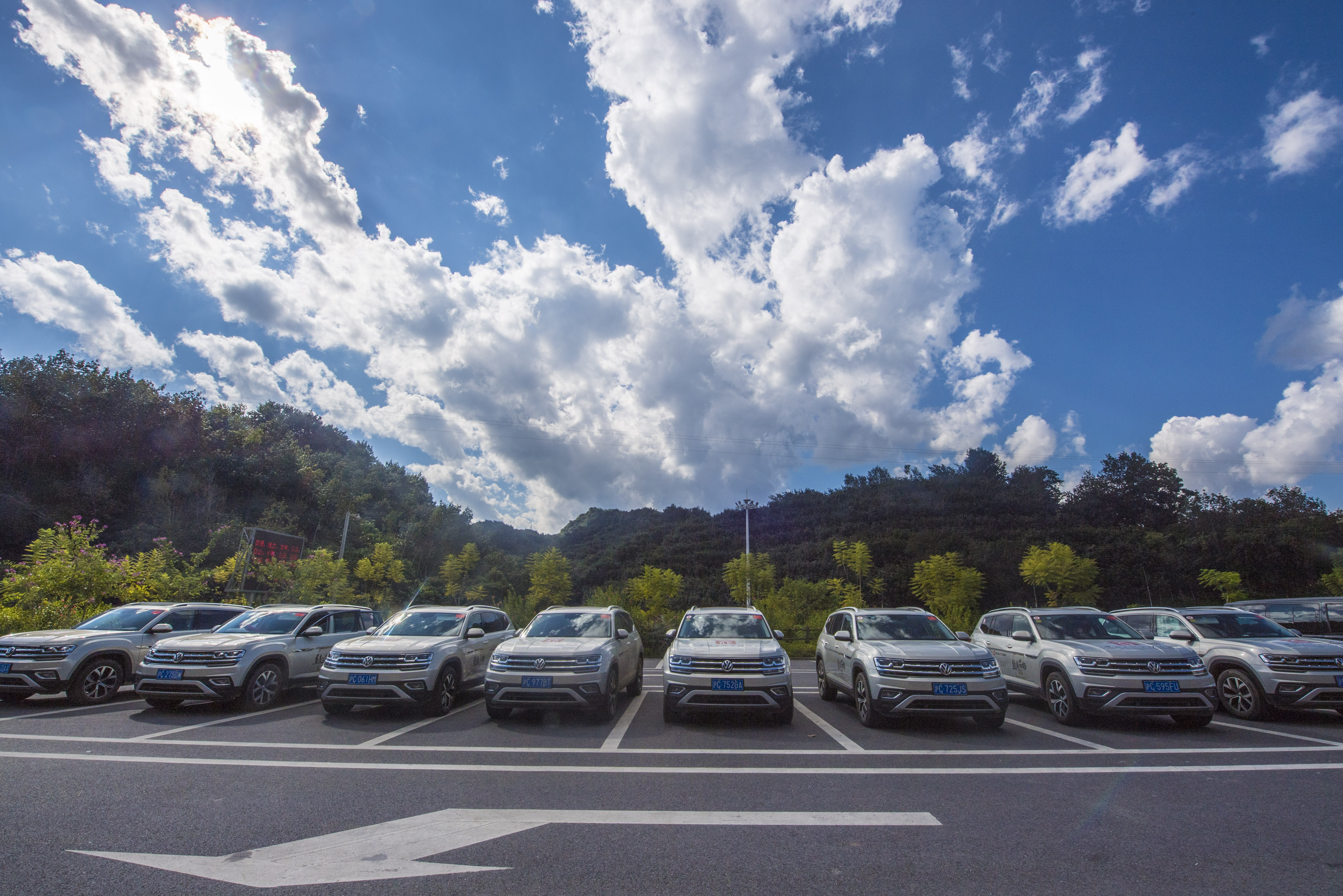 过了边境线的人,过了国境线再走多长公里出国