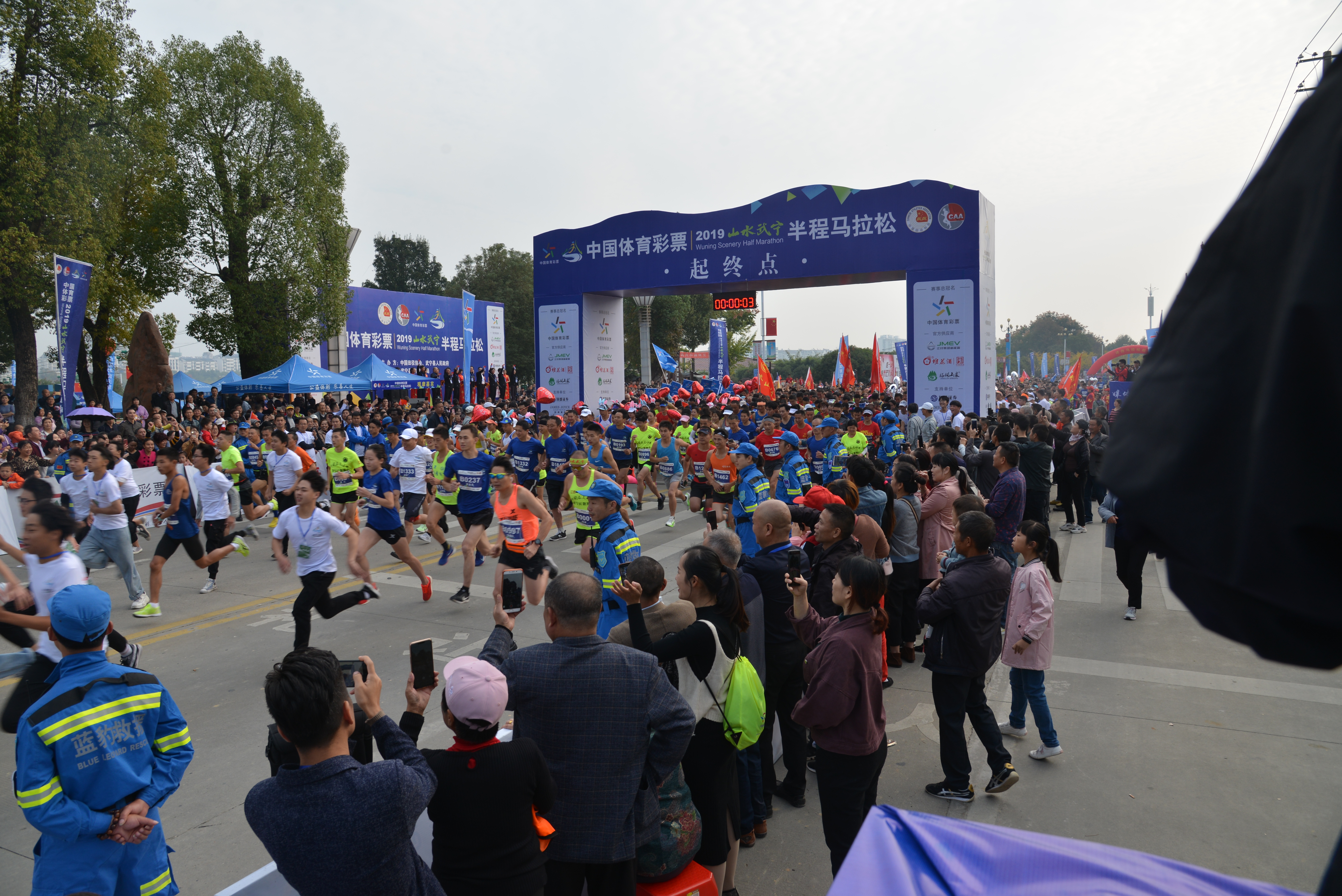 五千人马拉松,5000人马拉松只有一人到终点