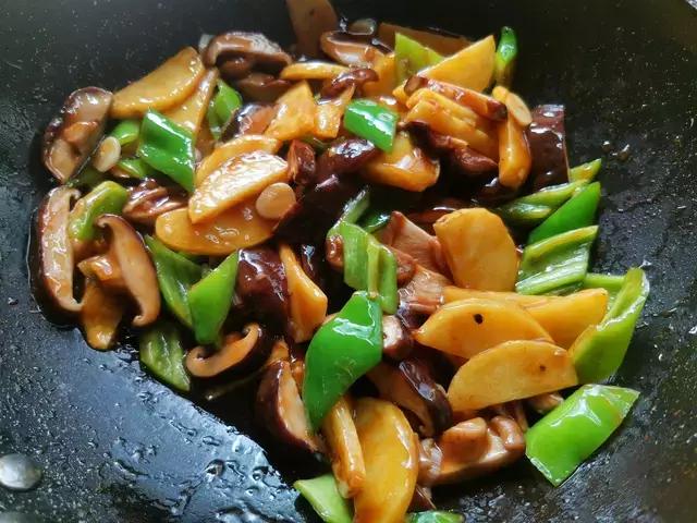 香菇和土豆能做出什么饭没有肉,土豆和香菇做法家常菜