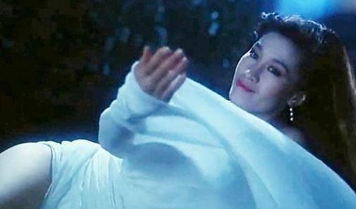 因“重男轻女”而自杀，拍全裸写真的“鬼后”王小凤：为何抑郁？