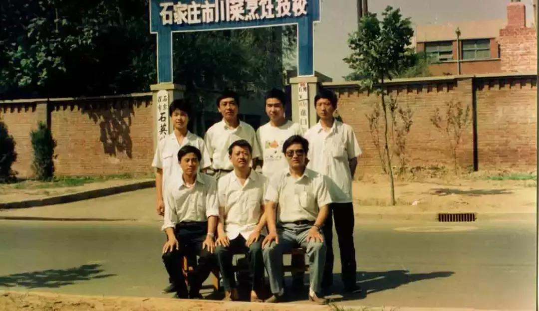 他曾卖汽水,搞快餐,今坐拥数十亿资产,引来20万同行参观