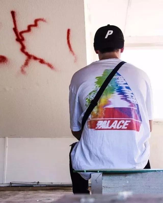 supreme联名日系闪电潮牌,潮牌supreme哪些是真的