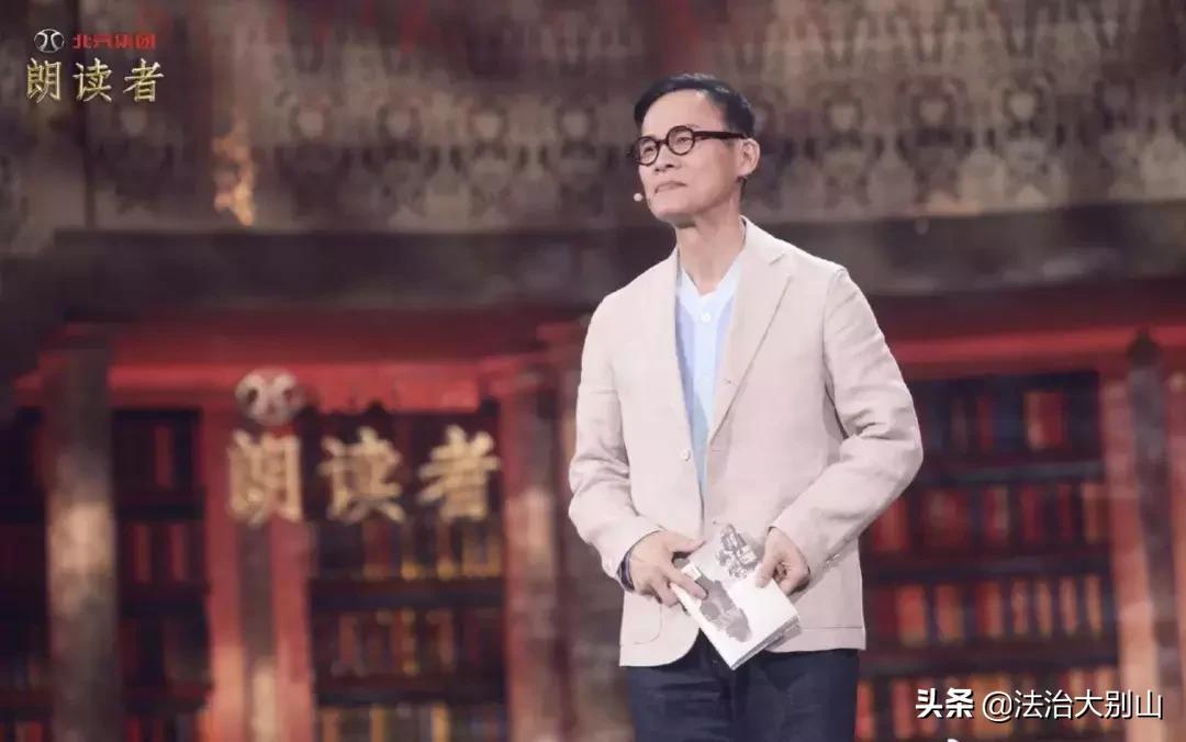 董卿朗诵眼泪完整版视频加文字,董卿说过的经典语录人生的眼泪