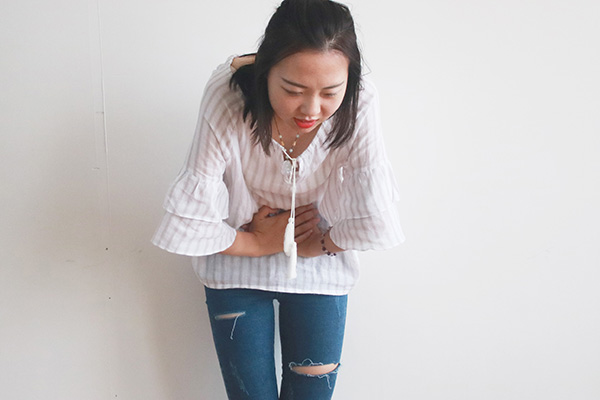 经期间有血块,经期间排出深褐色的经血