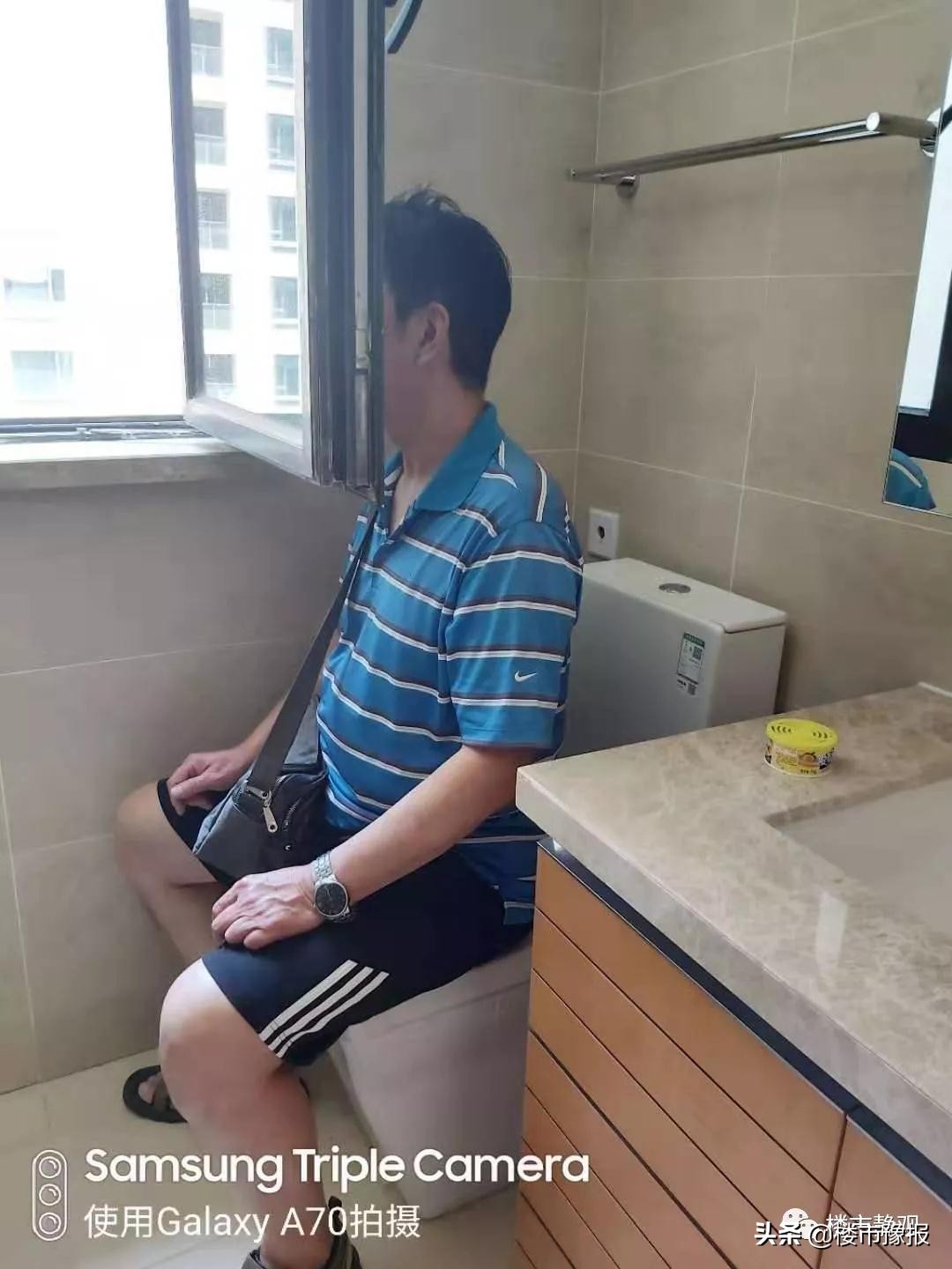 郑州这家开发商的“马桶窗”火了！多位市民拍照吐槽