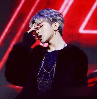 男生韩式卷发发型图片,男生韩式定型烫发图片