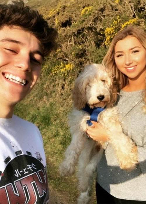 曼联1800万边锋加盟粉丝翻10倍!美貌女友曝光,送小狗做生日礼物