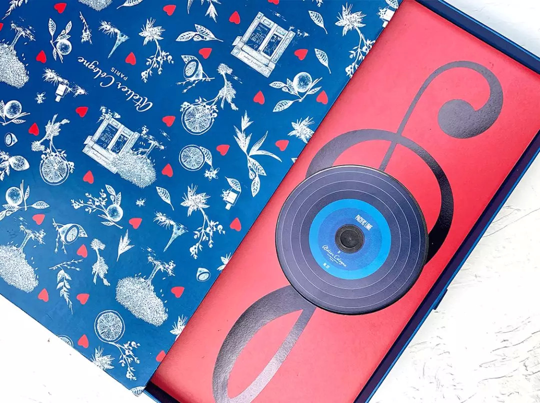 rihanna只靠副业微商赚6个亿,rihanna副业赚多少钱