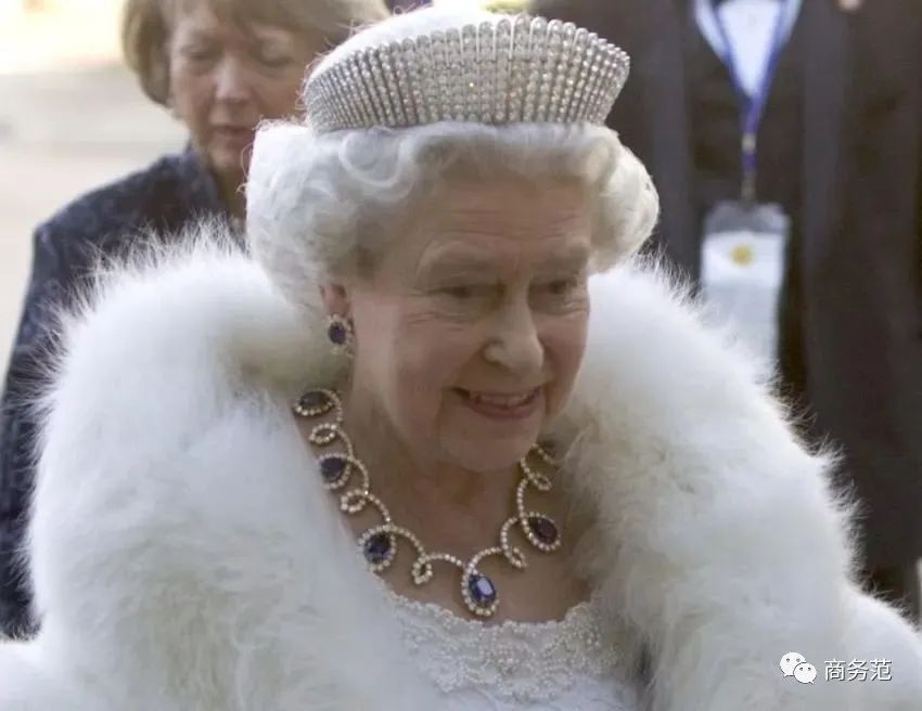 英国女王的珠宝高清,英国女王伊丽莎白二世的珠宝