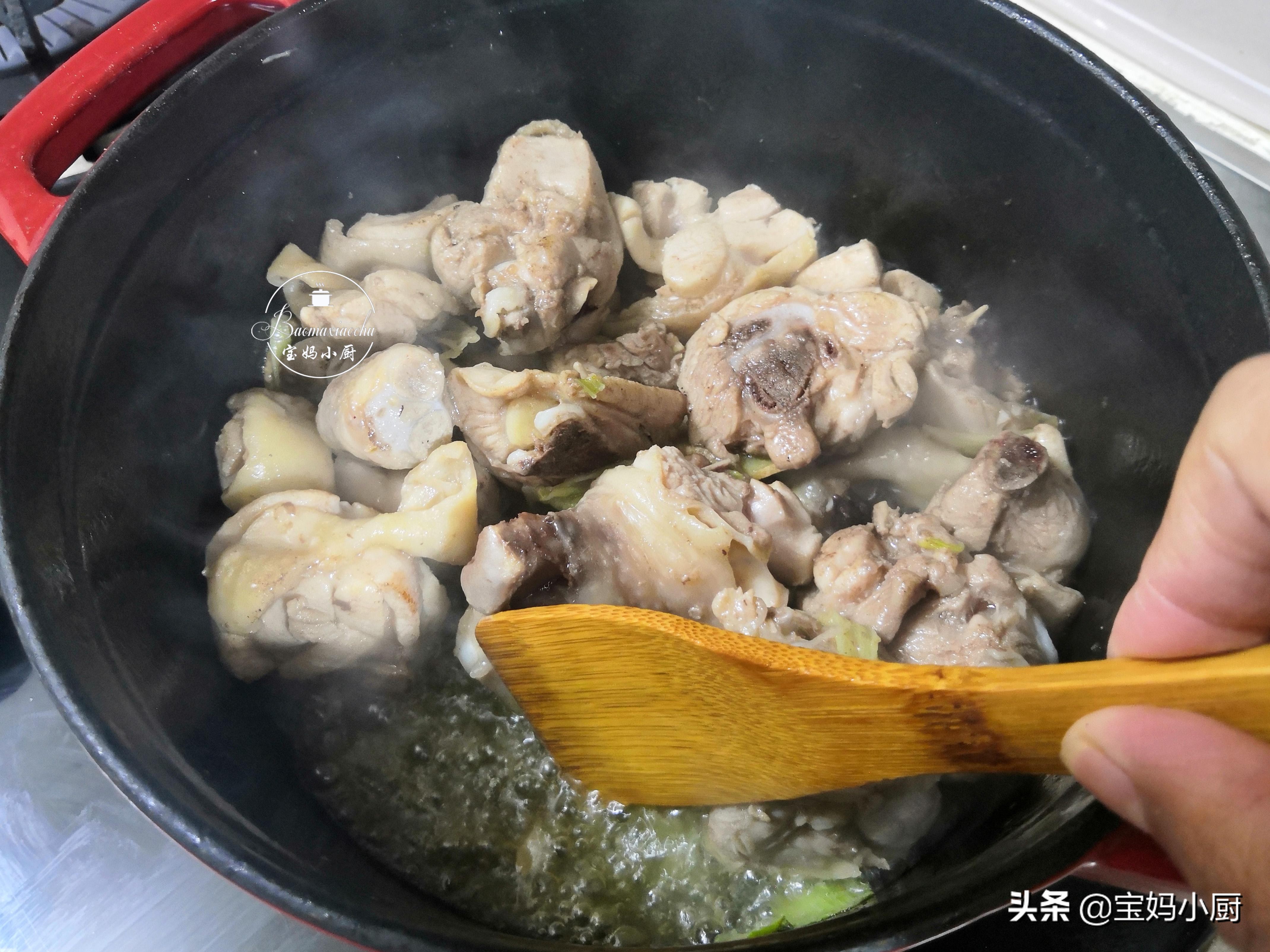 炖鸡肉不柴的做法,炖鸡肉焯水的做法