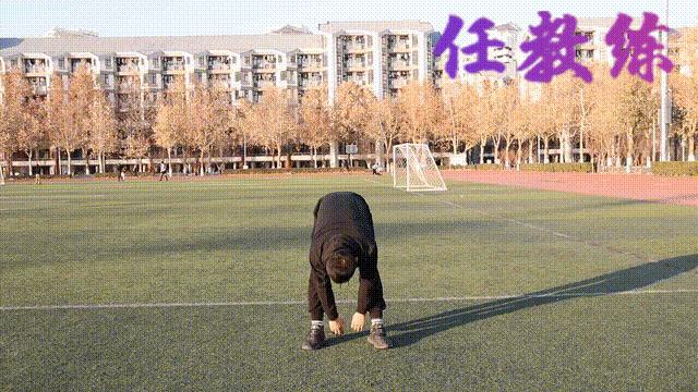 足球运球绕杆教学及训练方法,足球绕杆中考标准动作视频示范