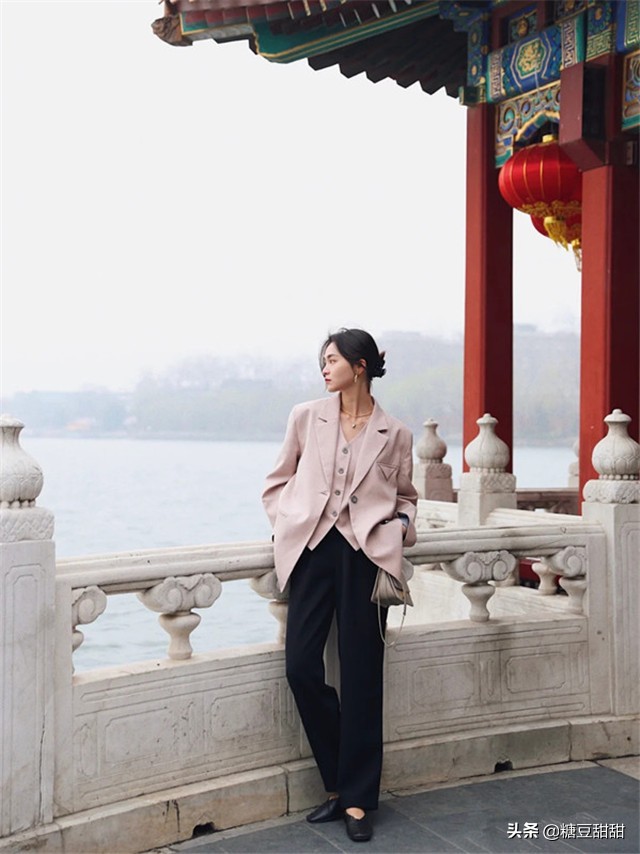 很壮的人穿西装怎么穿呢,穿西装为什么显得特别壮实