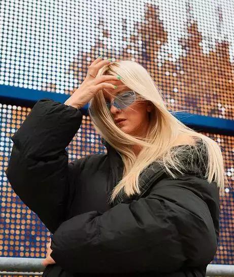 羽绒服怎么穿效果最好 (羽绒服穿着要什么样才叫做刚合适)