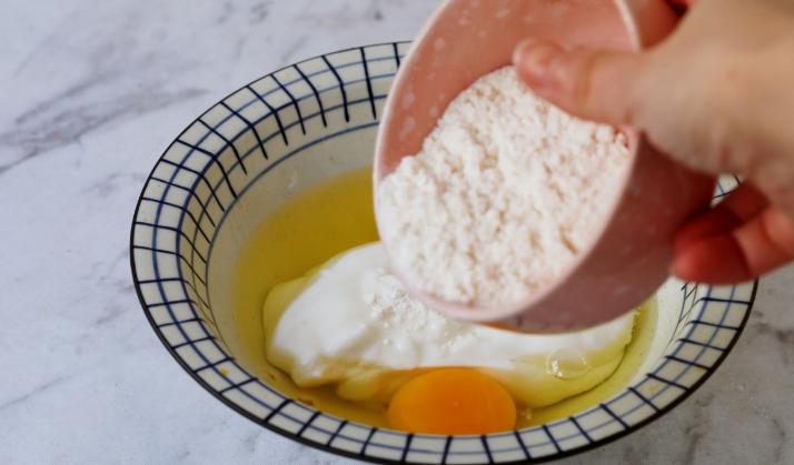 家常酸奶蒸蛋糕的做法超级简单,10寸酸奶蒸蛋糕的做法大全家常