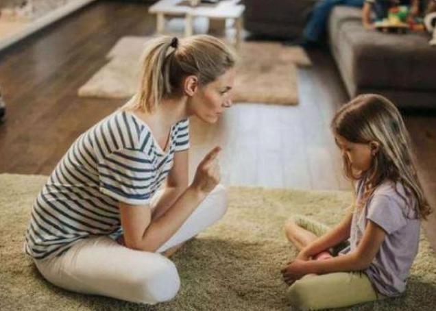 “妈妈，我脚疼”，女儿超市里突然嚷着脚痛，宝妈低头一看报了警