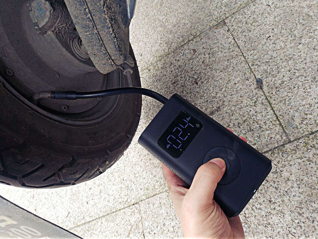 米家充气宝1s与骑行智能充气宝,米家充气宝1s充电时灯乱闪烁