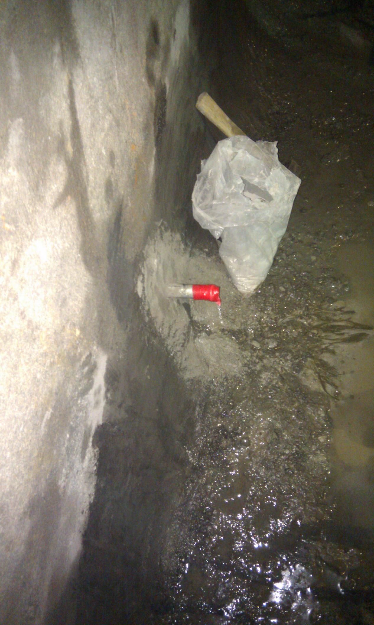 卫生间瓷砖缝隙渗水修补方法,墙砖里水管渗水怎么修补