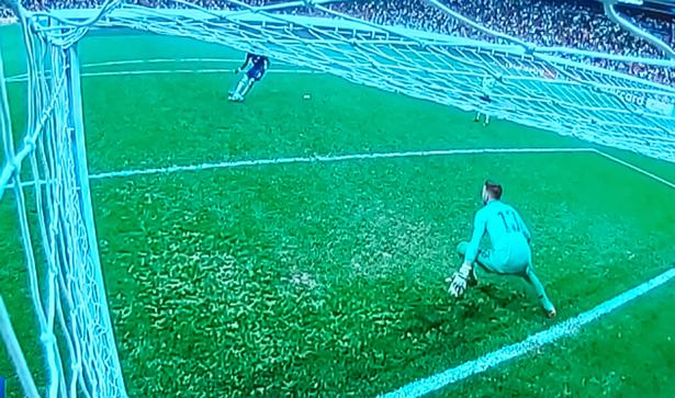 切尔西球迷被骂,切尔西抢罚点球暴露内部矛盾