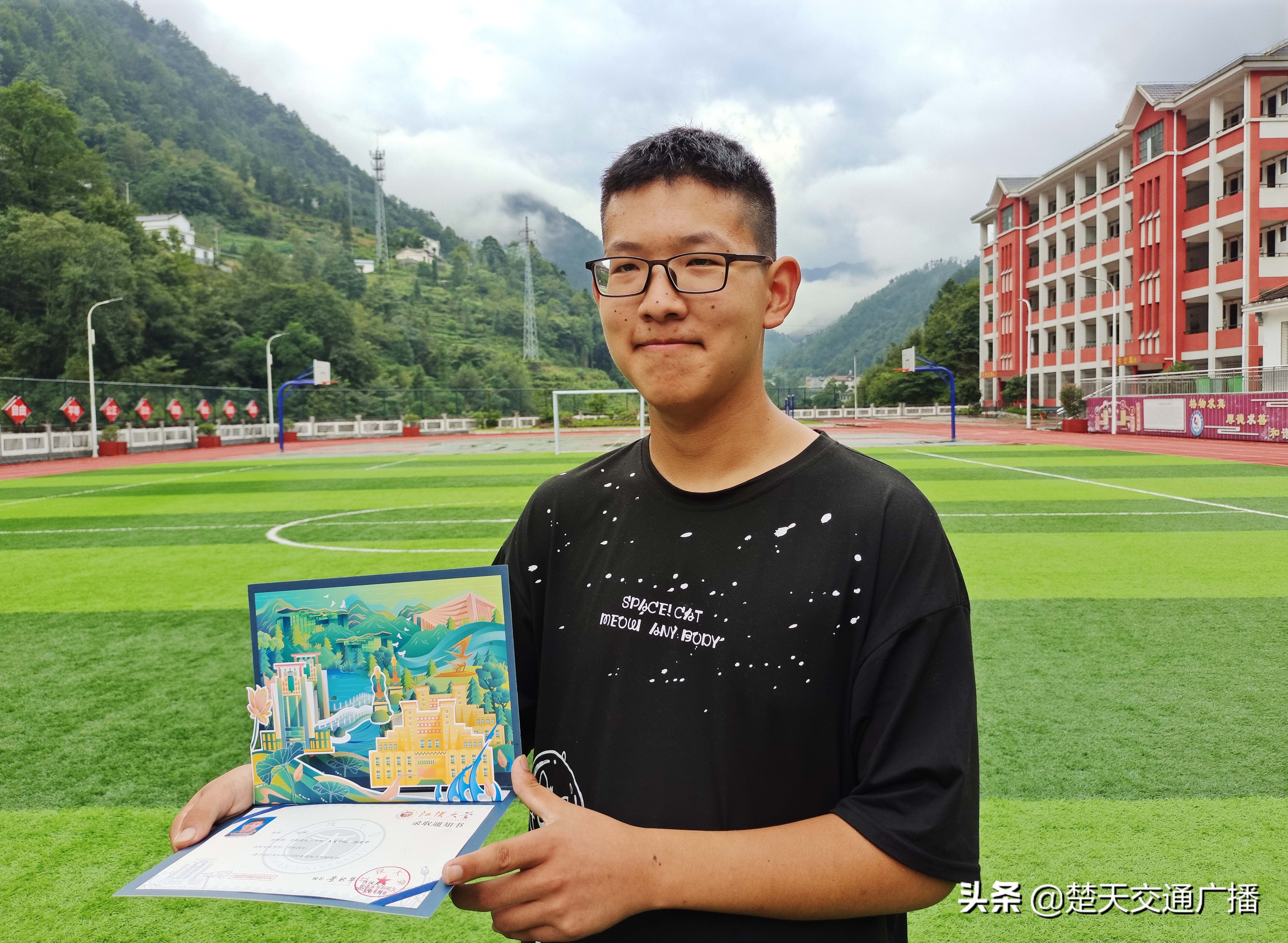 8旬夫妻连续38年捐资助学近百万,情系桑梓百岁老人捐资30万助学