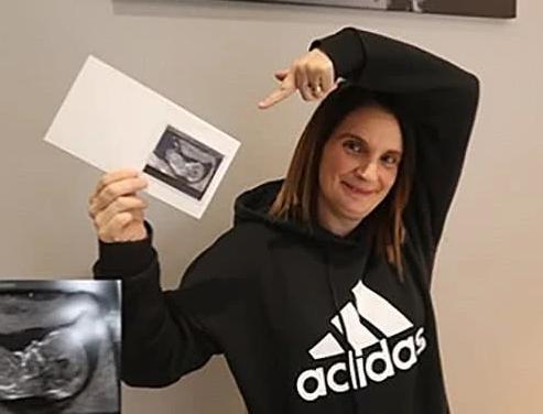 “疯狂妈妈”生孩子上瘾，30年生21个娃，网友：快够2支足球队了