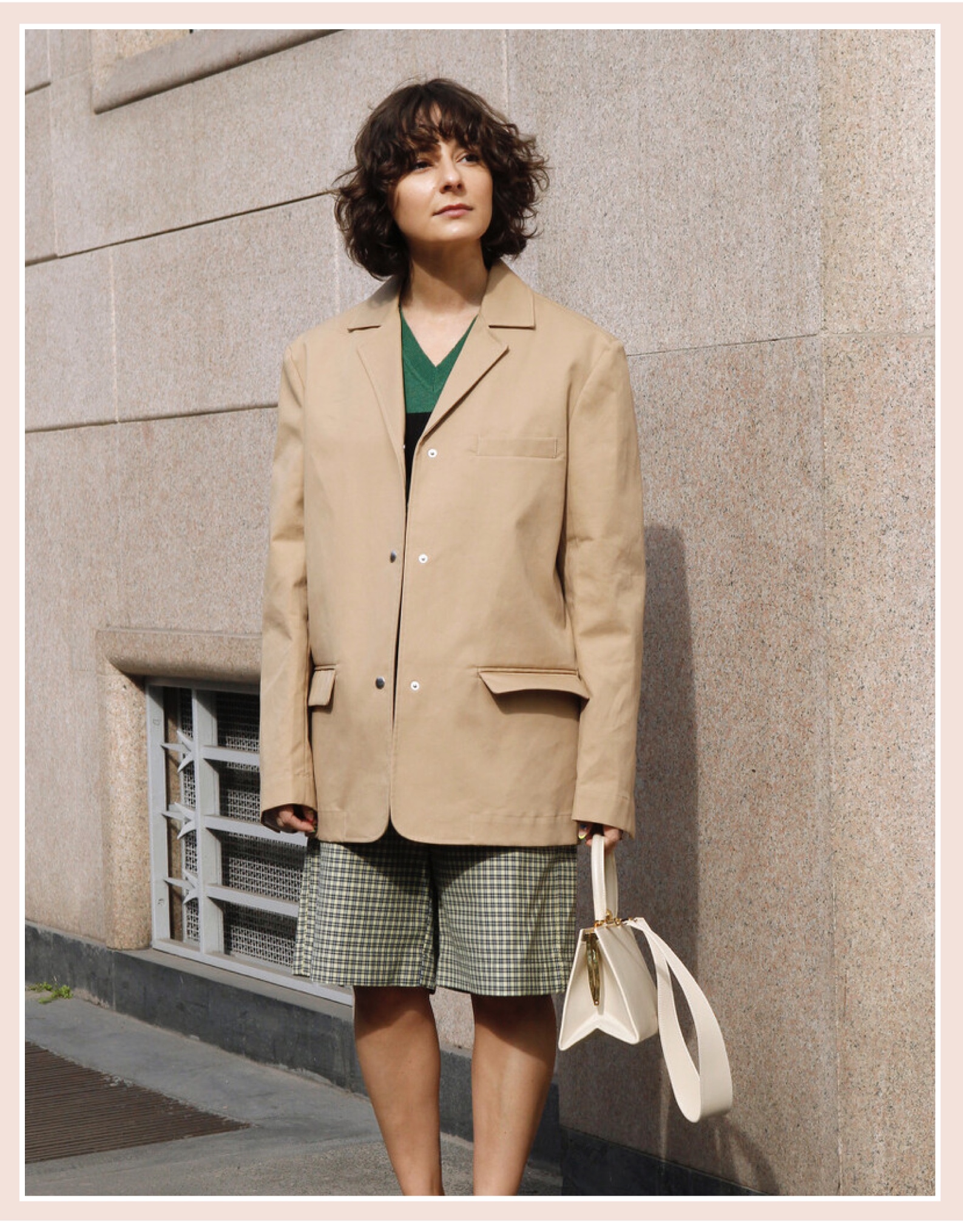 西装配潮流短裤,时尚气质小西装配皮短裤穿搭