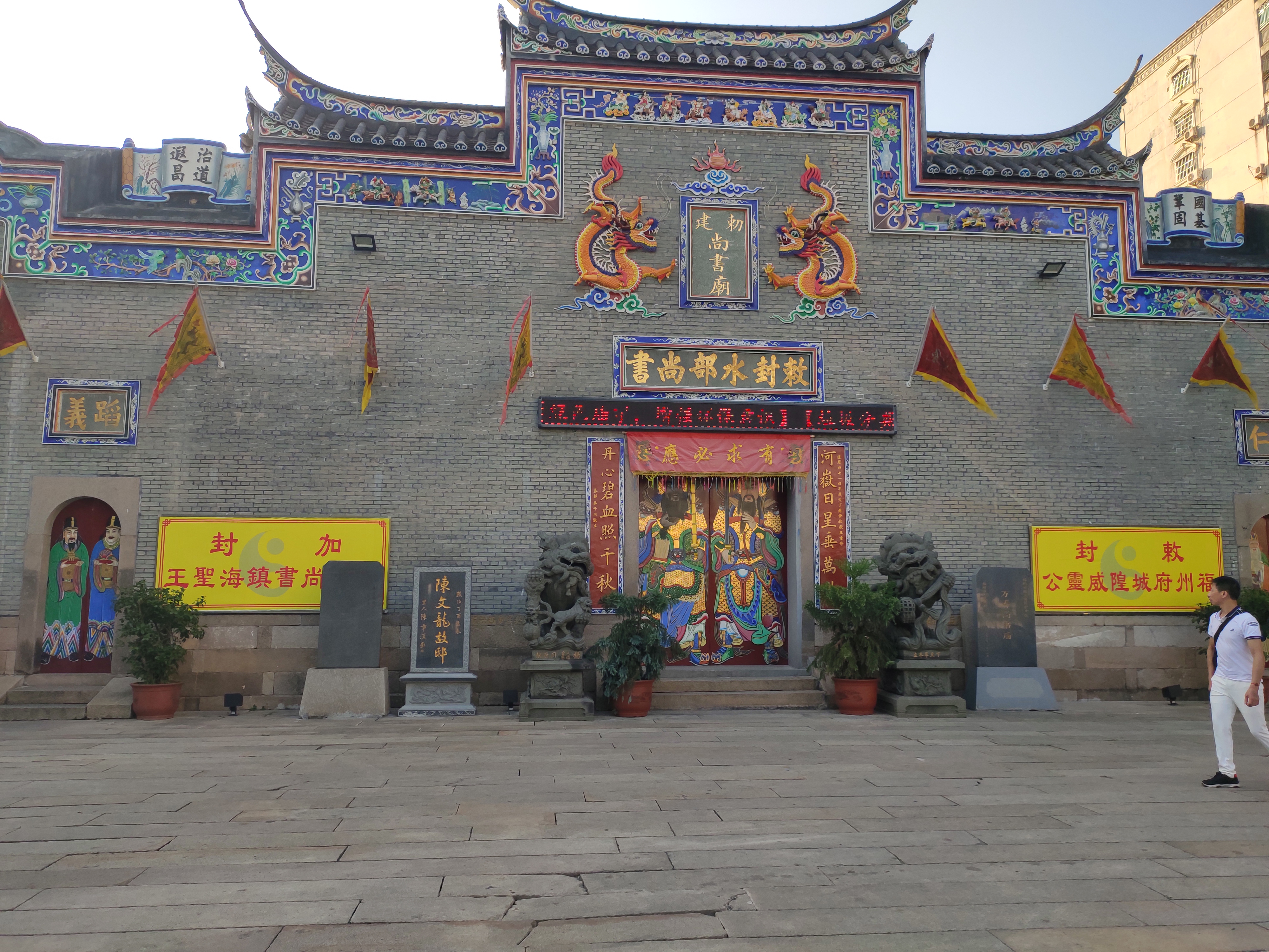 又是暑假研学作业，找个少人，少花钱的地方去吧