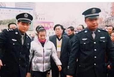 四婚三离、58岁嫁富豪！坐牢422天、身家亿万！传奇女人