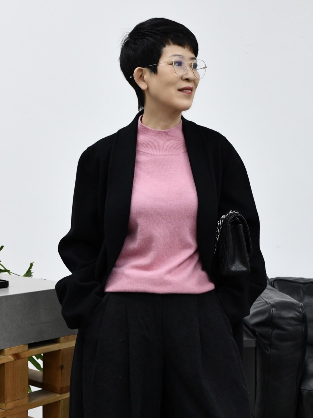 穿黑色显老气吗,穿黑色显老还是显年轻