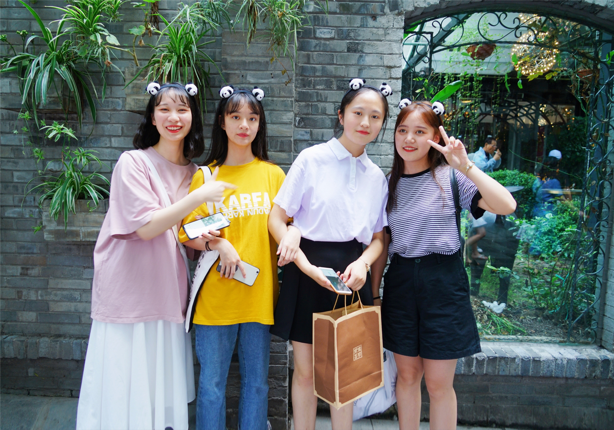 宽窄巷子寻觅成都最美街巷,成都宽窄巷子边