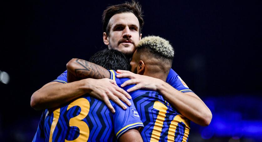 苏宁战上港首发浮现：433对攻，后防调整两人，最强三叉戟冲锋