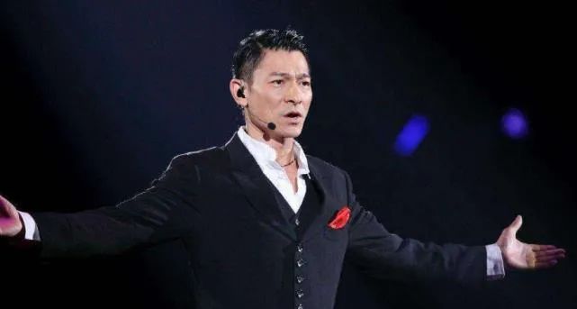 刘德华在娱乐圈是有多受人尊重,刘德华40年偶像魅力从未被超越