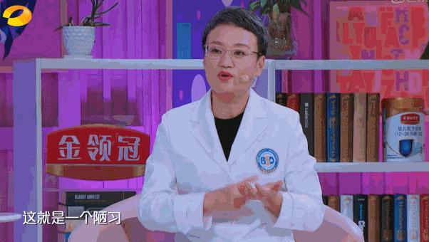 穿开裆裤的宝宝随地小便,穿开裆裤的宝宝随地大便