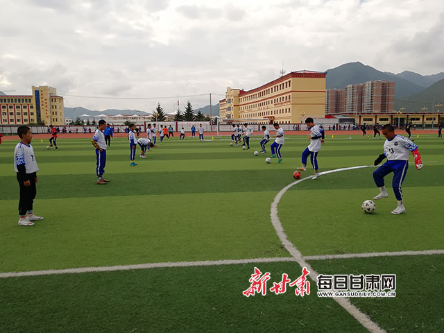 碌曲藏族中学早读,碌曲县藏族中学第28届运动会舞蹈